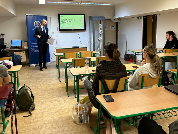 Zakladateľ Zdravie pohybom - Librum Foudation prednáša pre študentov fyzioterapie počas výučby